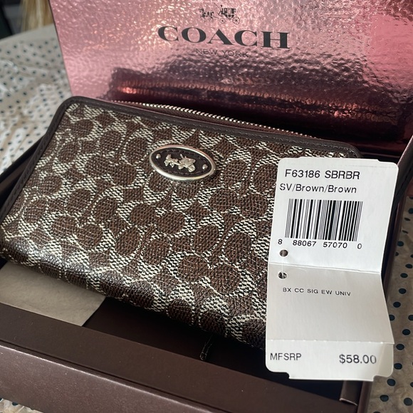 Beautiful Coach wallet new with tags - Picture 10 of 10